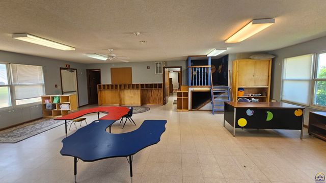 301 E 137th ST, Carbondale, KS 66414