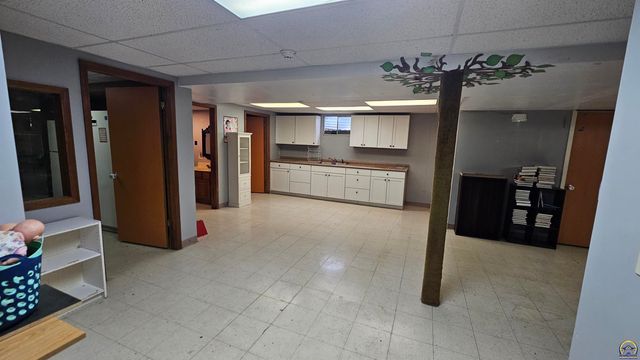 301 E 137th ST, Carbondale, KS 66414