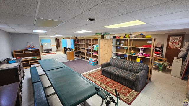 301 E 137th ST, Carbondale, KS 66414