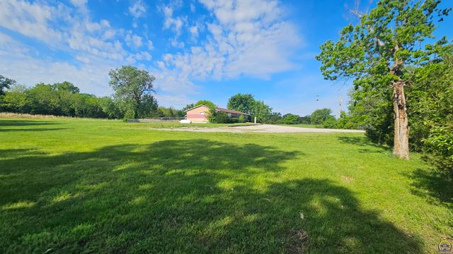 301 E 137th ST, Carbondale, KS 66414