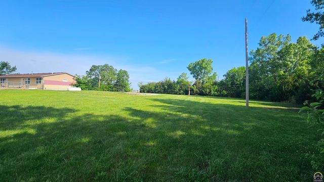 301 E 137th ST, Carbondale, KS 66414