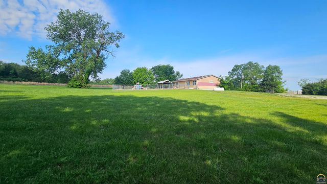 301 E 137th ST, Carbondale, KS 66414