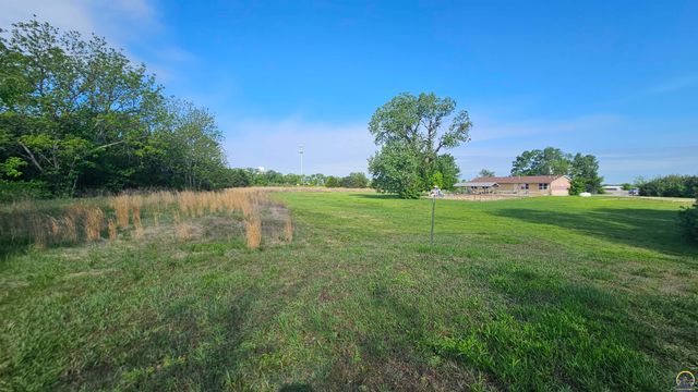301 E 137th ST, Carbondale, KS 66414