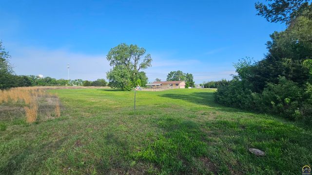 301 E 137th ST, Carbondale, KS 66414