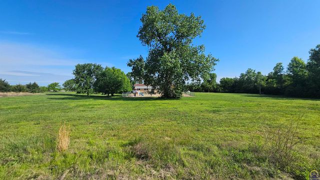 301 E 137th ST, Carbondale, KS 66414