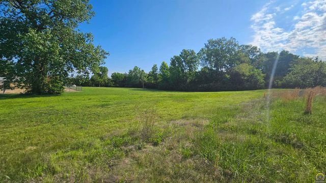 301 E 137th ST, Carbondale, KS 66414