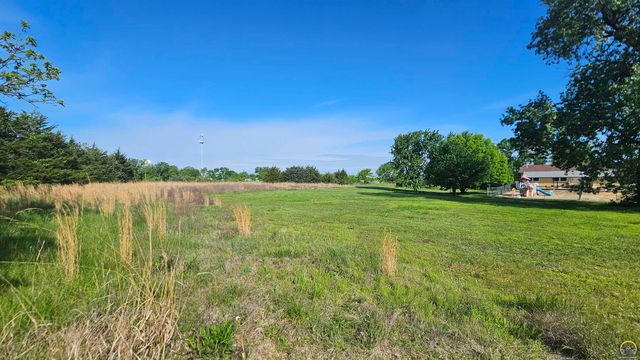 301 E 137th ST, Carbondale, KS 66414