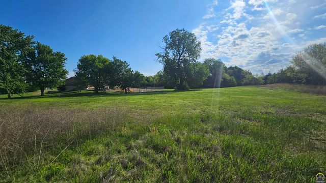 301 E 137th ST, Carbondale, KS 66414