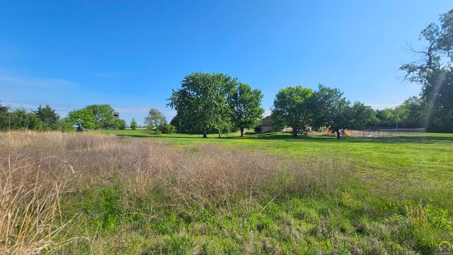 301 E 137th ST, Carbondale, KS 66414
