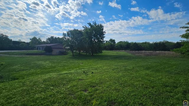 301 E 137th ST, Carbondale, KS 66414