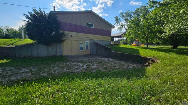 301 E 137th ST, Carbondale, KS 66414