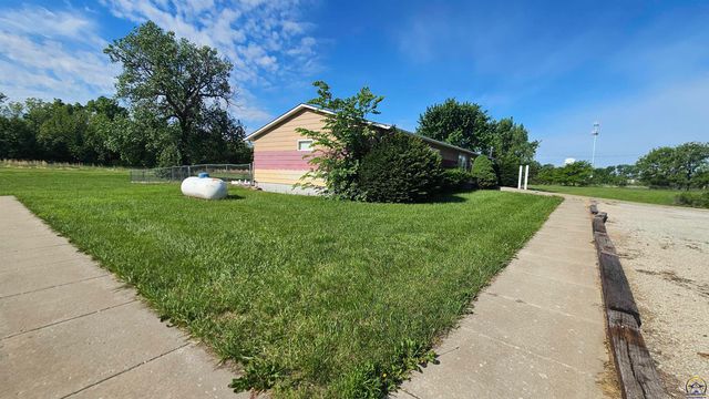 301 E 137th ST, Carbondale, KS 66414