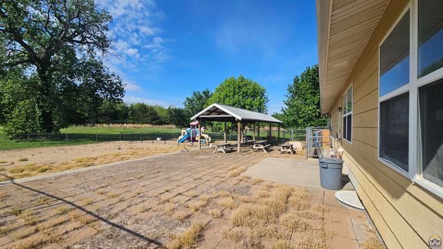 301 E 137th ST, Carbondale, KS 66414