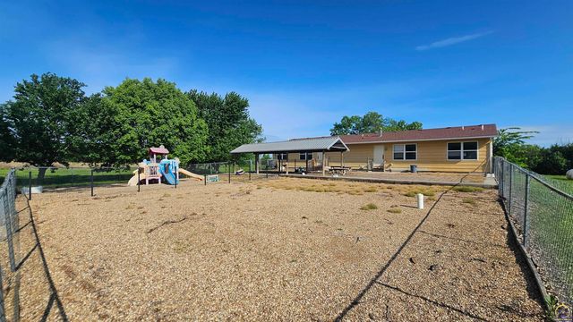 301 E 137th ST, Carbondale, KS 66414