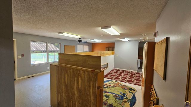 301 E 137th ST, Carbondale, KS 66414