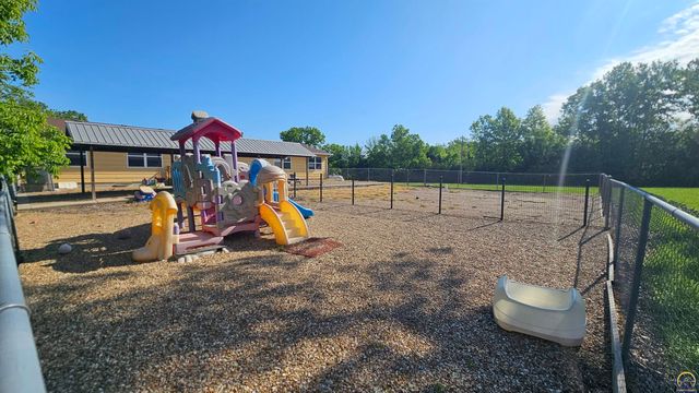 301 E 137th ST, Carbondale, KS 66414