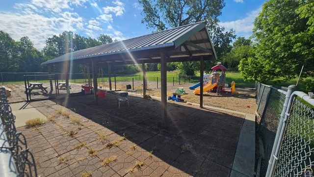301 E 137th ST, Carbondale, KS 66414