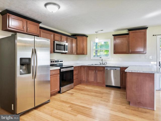 184 MASSANUTTEN DR, Edinburg, VA 22824
