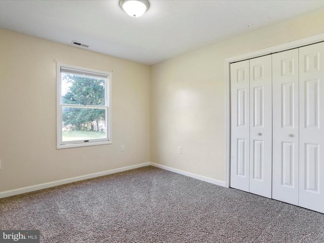 184 MASSANUTTEN DR, Edinburg, VA 22824