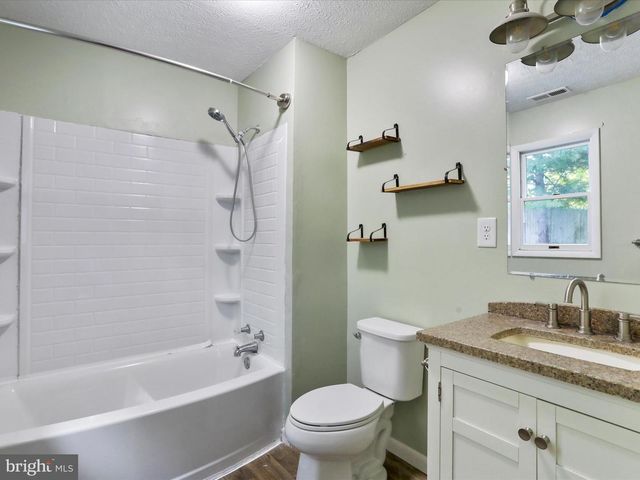 184 MASSANUTTEN DR, Edinburg, VA 22824