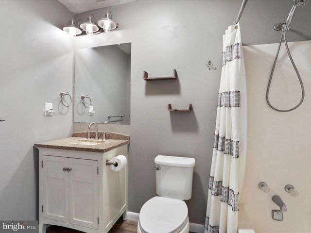 184 MASSANUTTEN DR, Edinburg, VA 22824