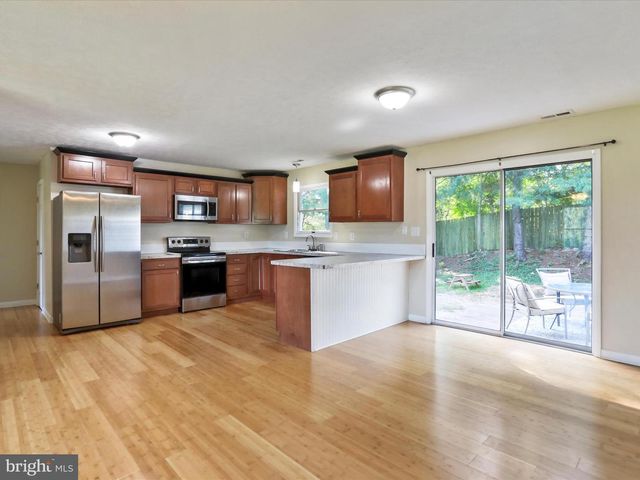 184 MASSANUTTEN DR, Edinburg, VA 22824