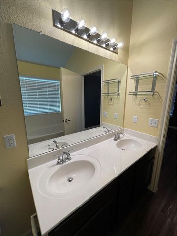 7817 Duber LN, Austin, TX 78747