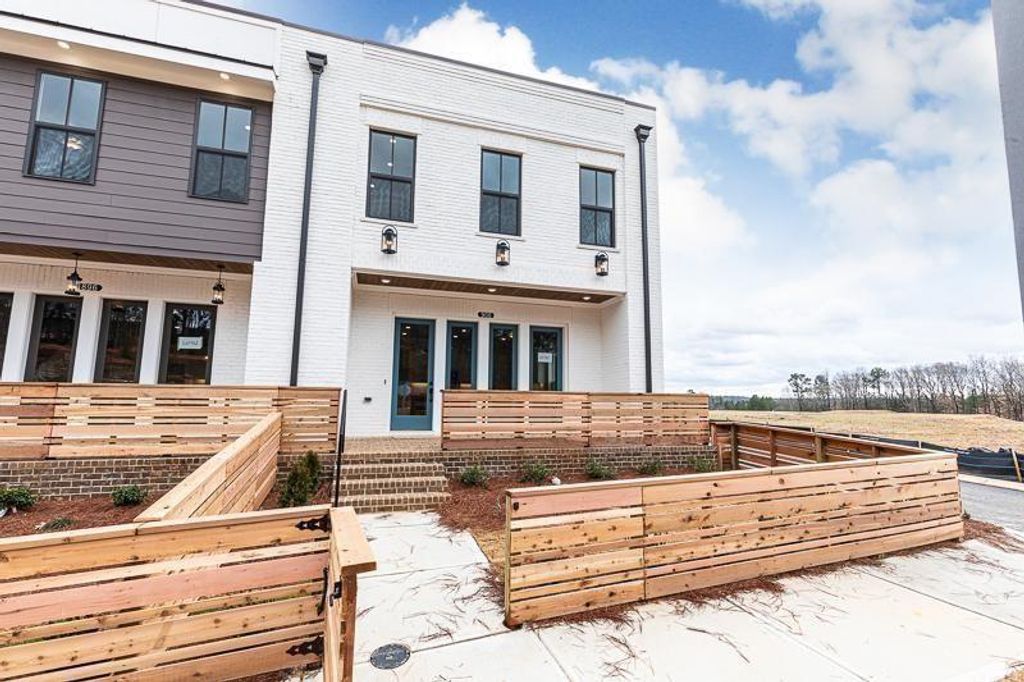 906 Farmstead Road, Suwanee, GA 30024