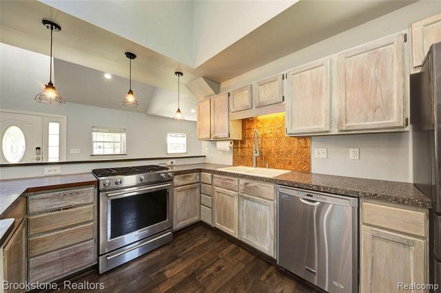 4458 Seeden Street, Waterford, MI 48329