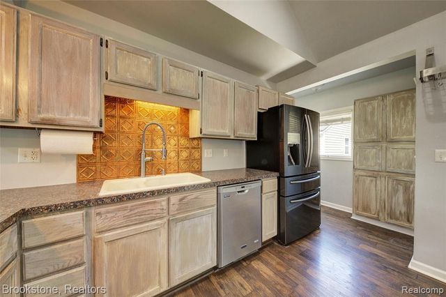 4458 Seeden Street, Waterford, MI 48329