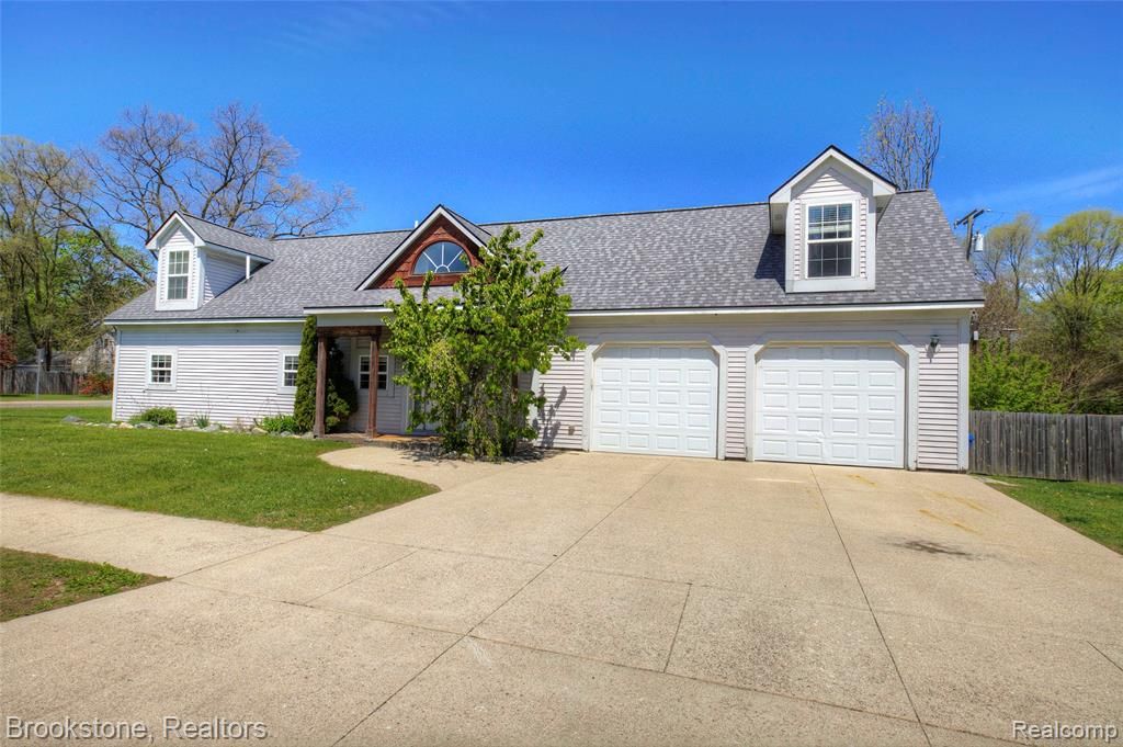 4458 Seeden Street, Waterford, MI 48329