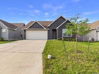 1012 BETSY DR, Seguin, TX 78155
