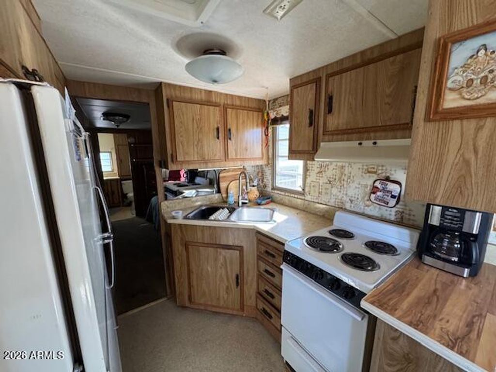 209 E OCOTILLO Drive, Florence, AZ 85132 — photo 4