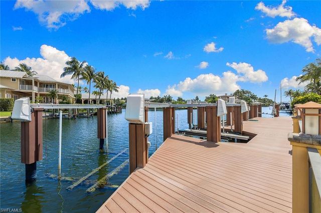 421 21st AVE S, Naples, FL 34102
