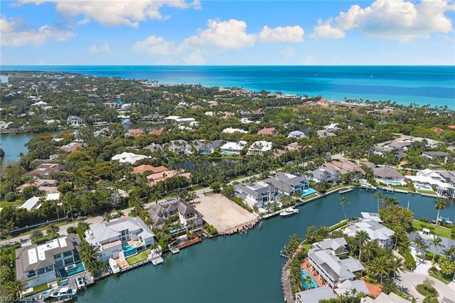 421 21st AVE S, Naples, FL 34102