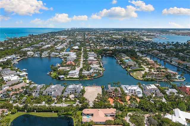 421 21st AVE S, Naples, FL 34102