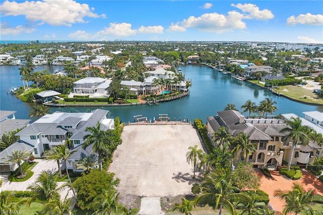 421 21st AVE S, Naples, FL 34102