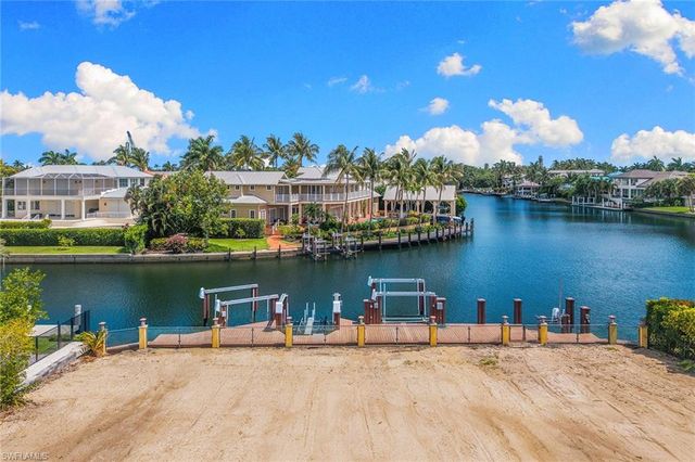 421 21st AVE S, Naples, FL 34102