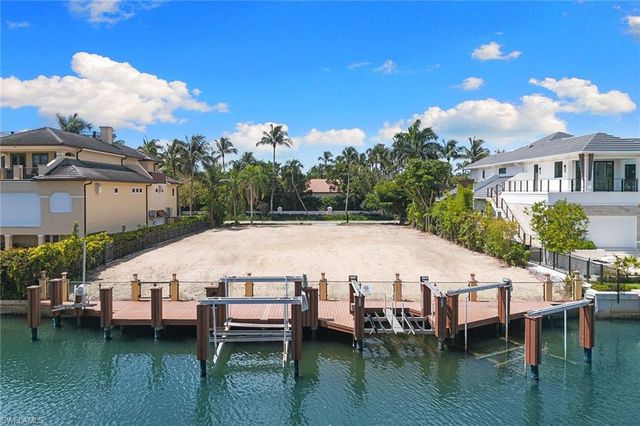 421 21st AVE S, Naples, FL 34102