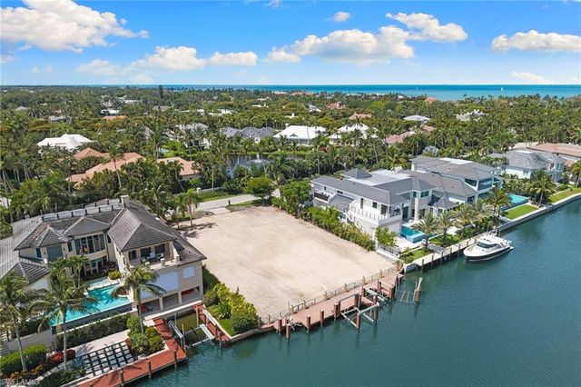 421 21st AVE S, Naples, FL 34102