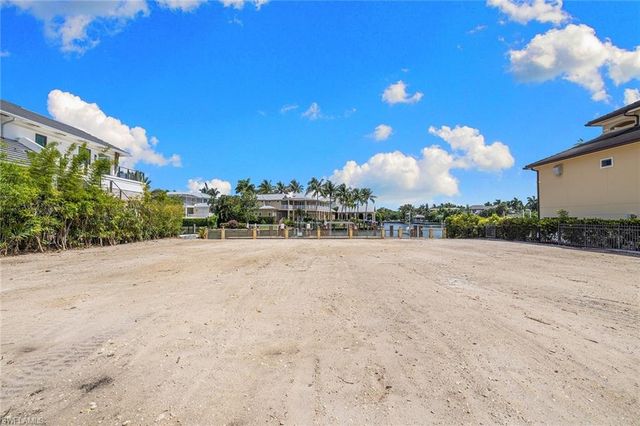 421 21st AVE S, Naples, FL 34102