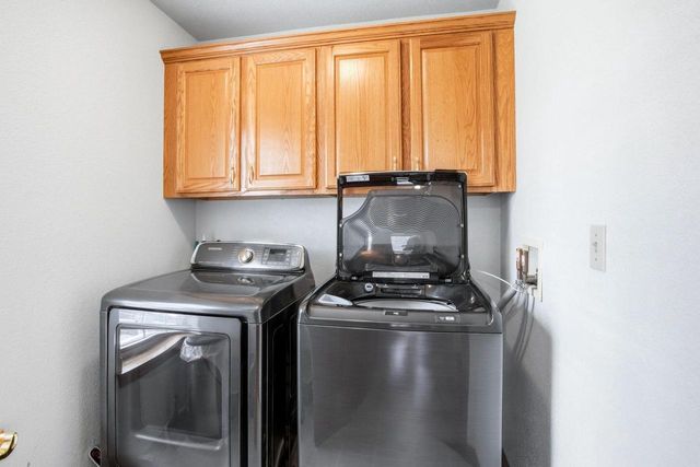 202 Stocks DRIVE, Delafield, WI 53018