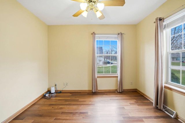 202 Stocks DRIVE, Delafield, WI 53018