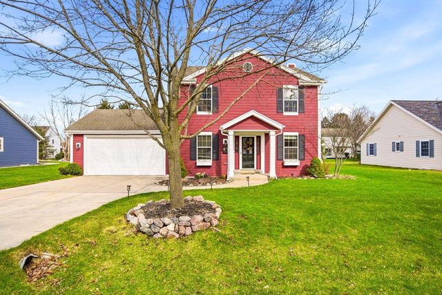 202 Stocks DRIVE, Delafield, WI 53018