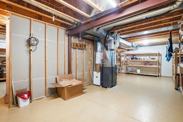 202 Stocks DRIVE, Delafield, WI 53018