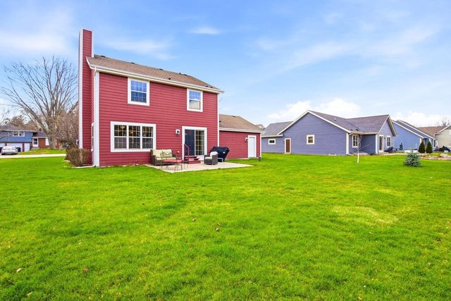202 Stocks DRIVE, Delafield, WI 53018