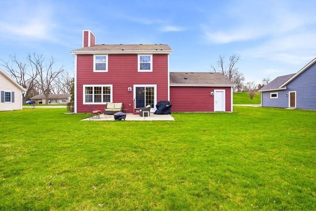 202 Stocks DRIVE, Delafield, WI 53018