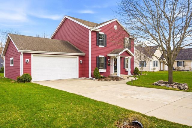 202 Stocks DRIVE, Delafield, WI 53018
