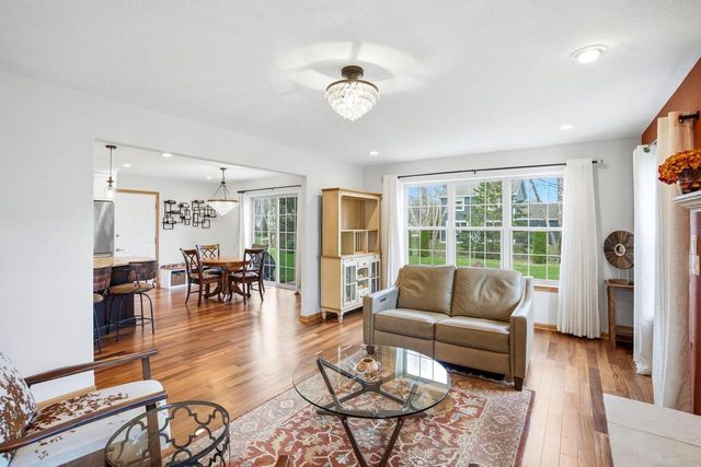 202 Stocks DRIVE, Delafield, WI 53018