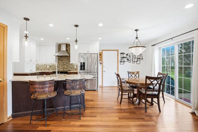 202 Stocks DRIVE, Delafield, WI 53018